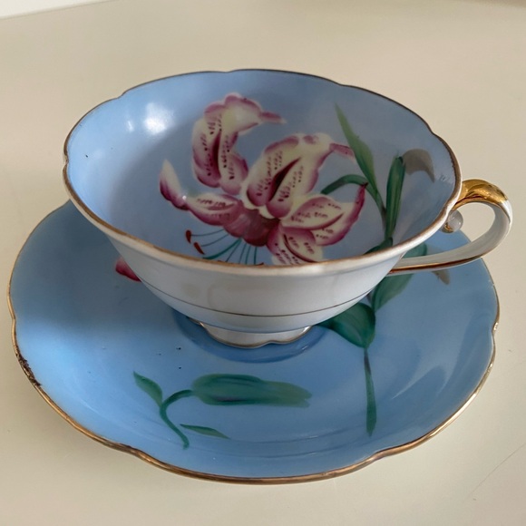 VTG BLUE WITH PURPLE FLOWERS TEACUP AND SAUCER AIYO CHINA MADE IN OCCUPIED JAPAN - Picture 2 of 7